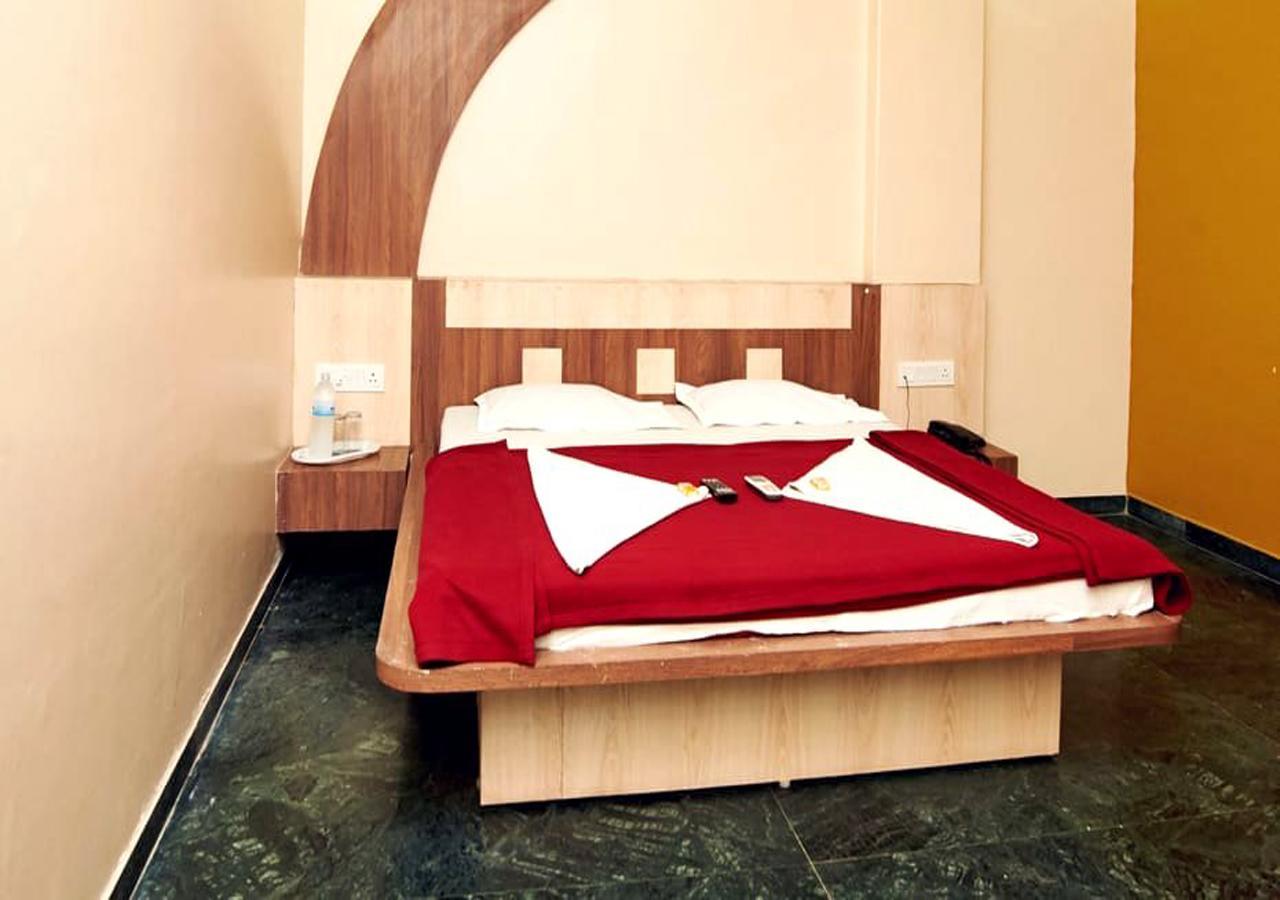 Hotel Three G Ширди Экстерьер фото