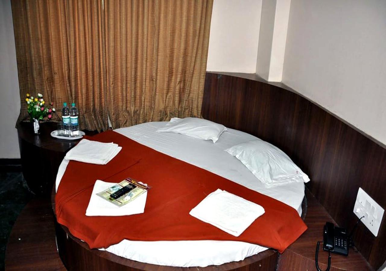 Hotel Three G Ширди Экстерьер фото